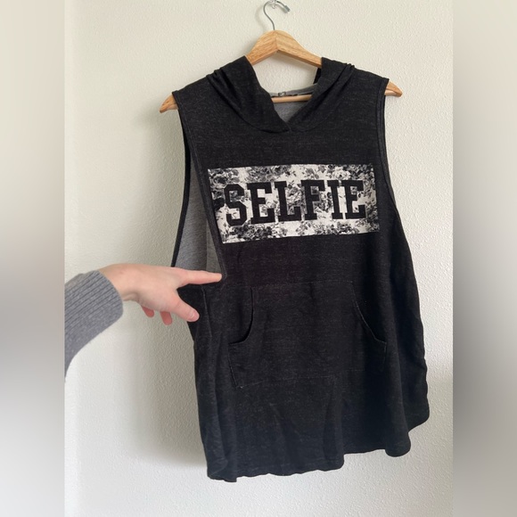 Workout gym top - Picture 2 of 4